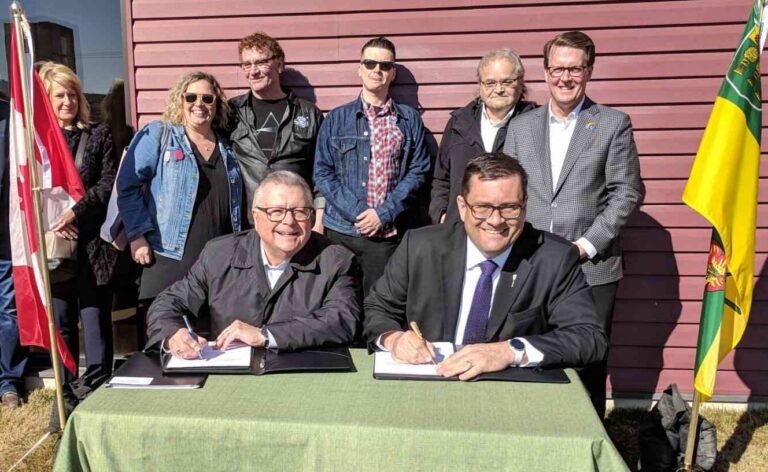 Saskatchewan and the Federal government sign 10-year housing agreement
